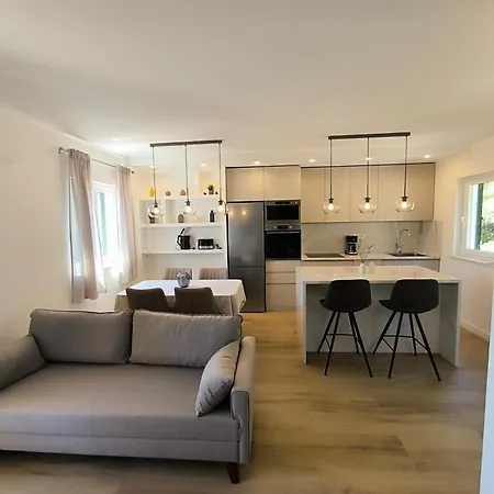 Silvana Sveta Nedelja (Hvar)