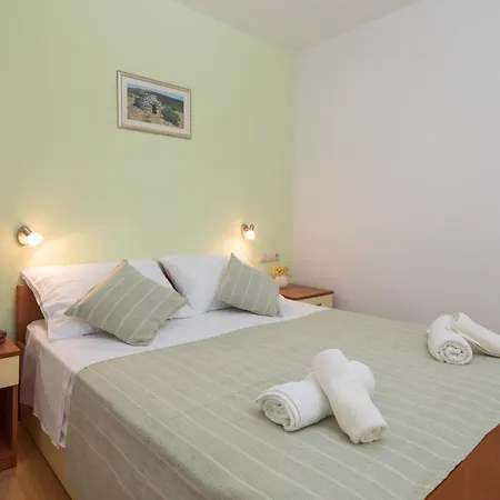 Silvana Daire Sveta Nedelja (Hvar)